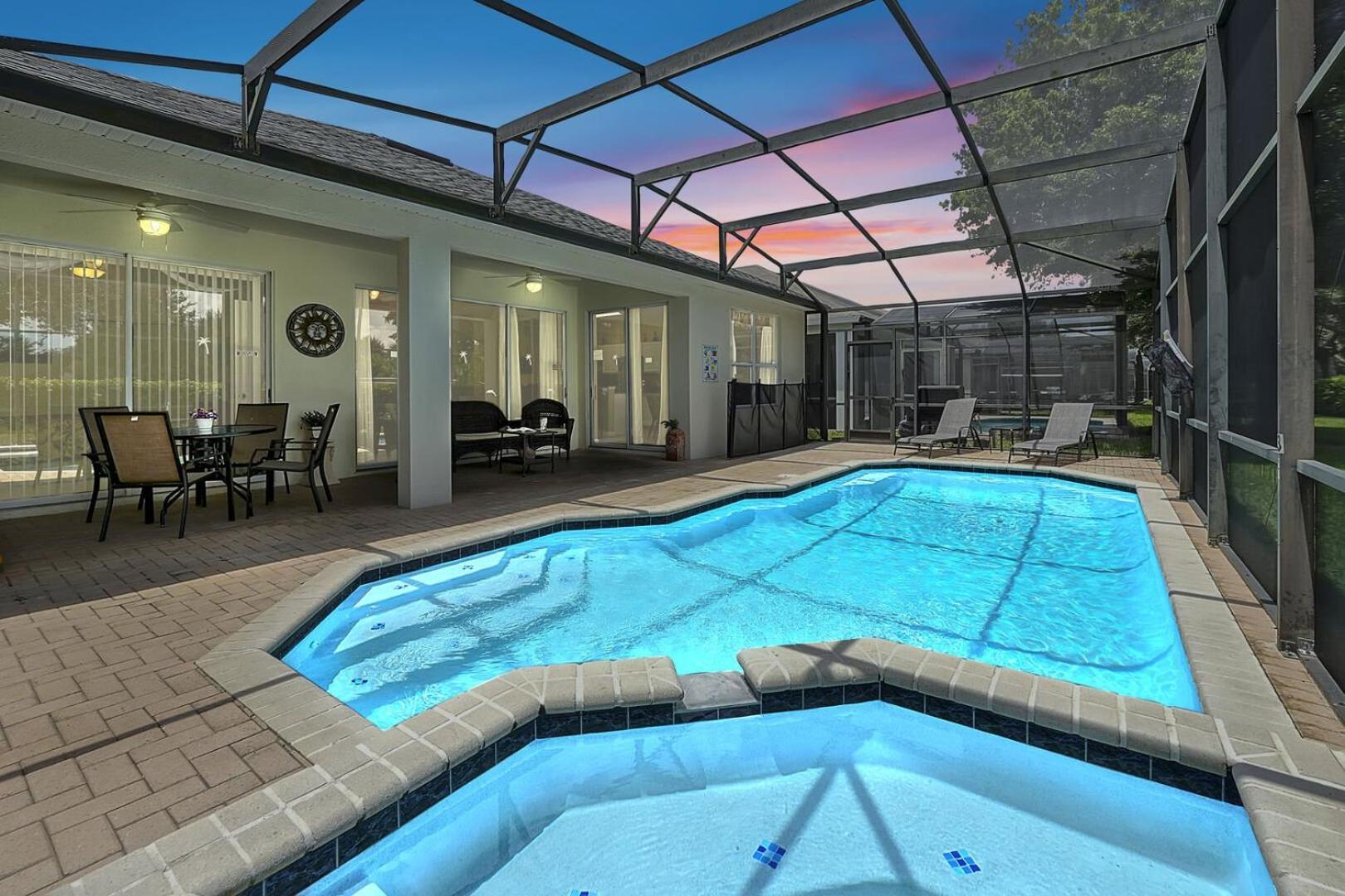 3 Miles To Disney, Water Park, Kids Rooms, Pool Table, Air Hockey, Private Pool And *