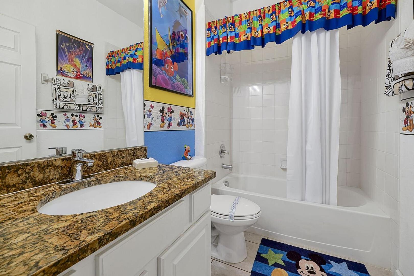 3 Miles To Disney, Water Park, Kids Rooms, Pool Table, Air Hockey, Private Pool And