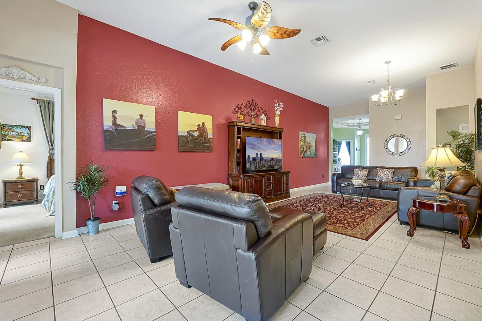 Holiday home 3 Miles To Disney, Water Park, Kids Rooms, Pool Table, Air Hockey, Private Pool And *