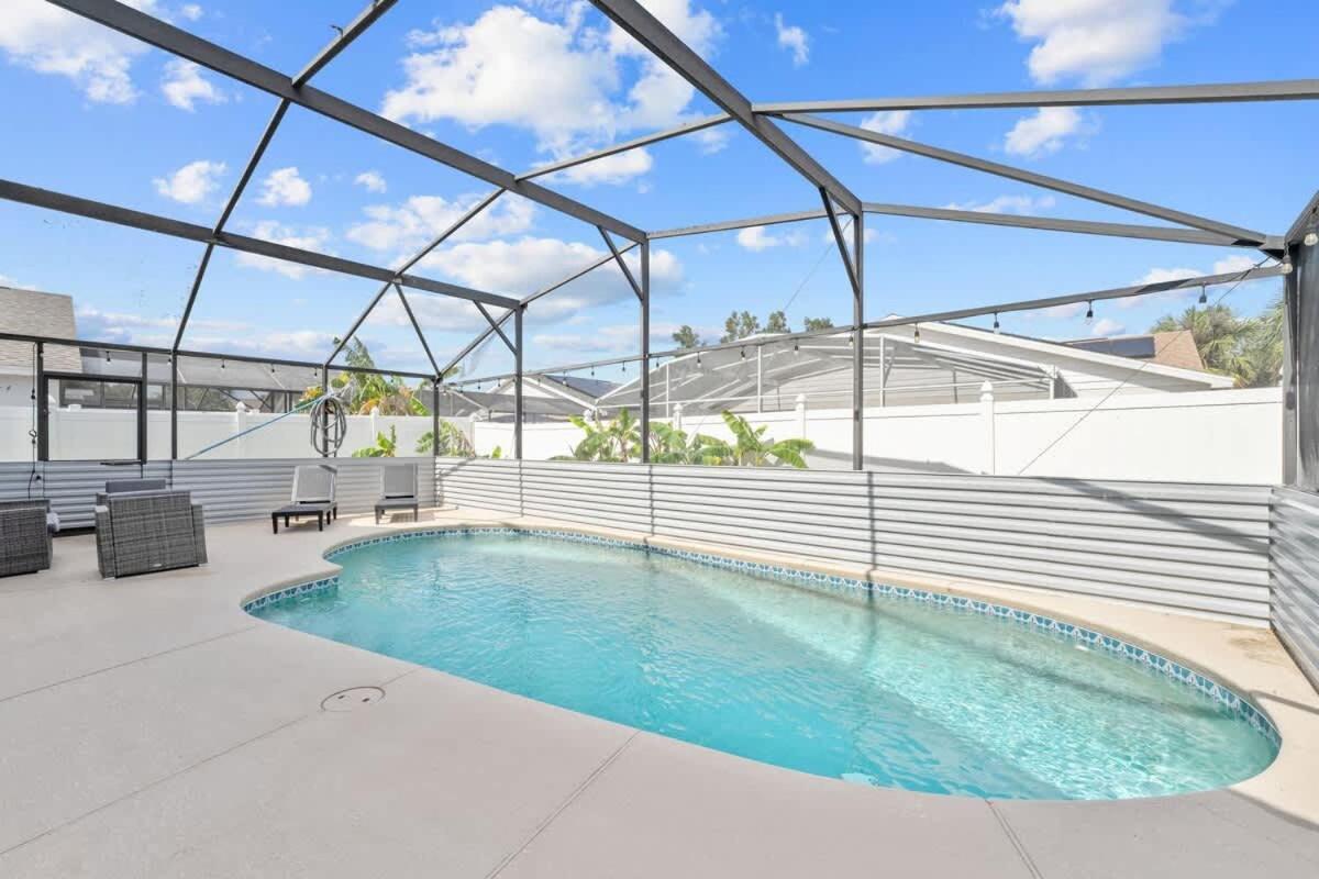 Super Adore - Pool 5 Beds Comy Sofa Orlando