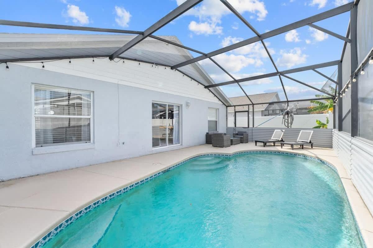 Super Adore - Pool 5 Beds Comy Sofa * Orlando