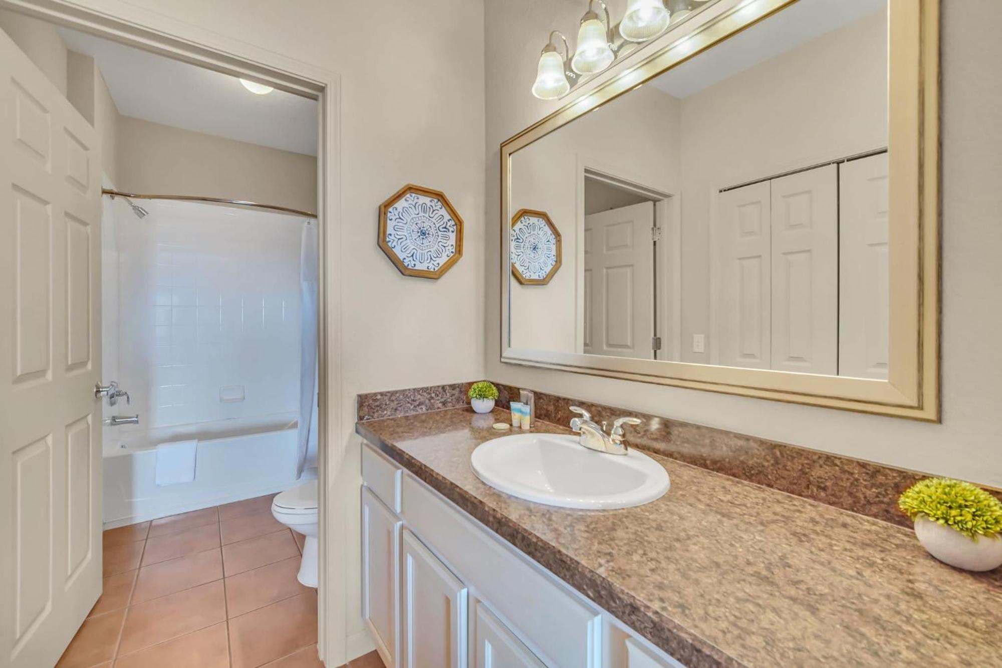 2br With Hot Tub And Pool, Near Disney! *