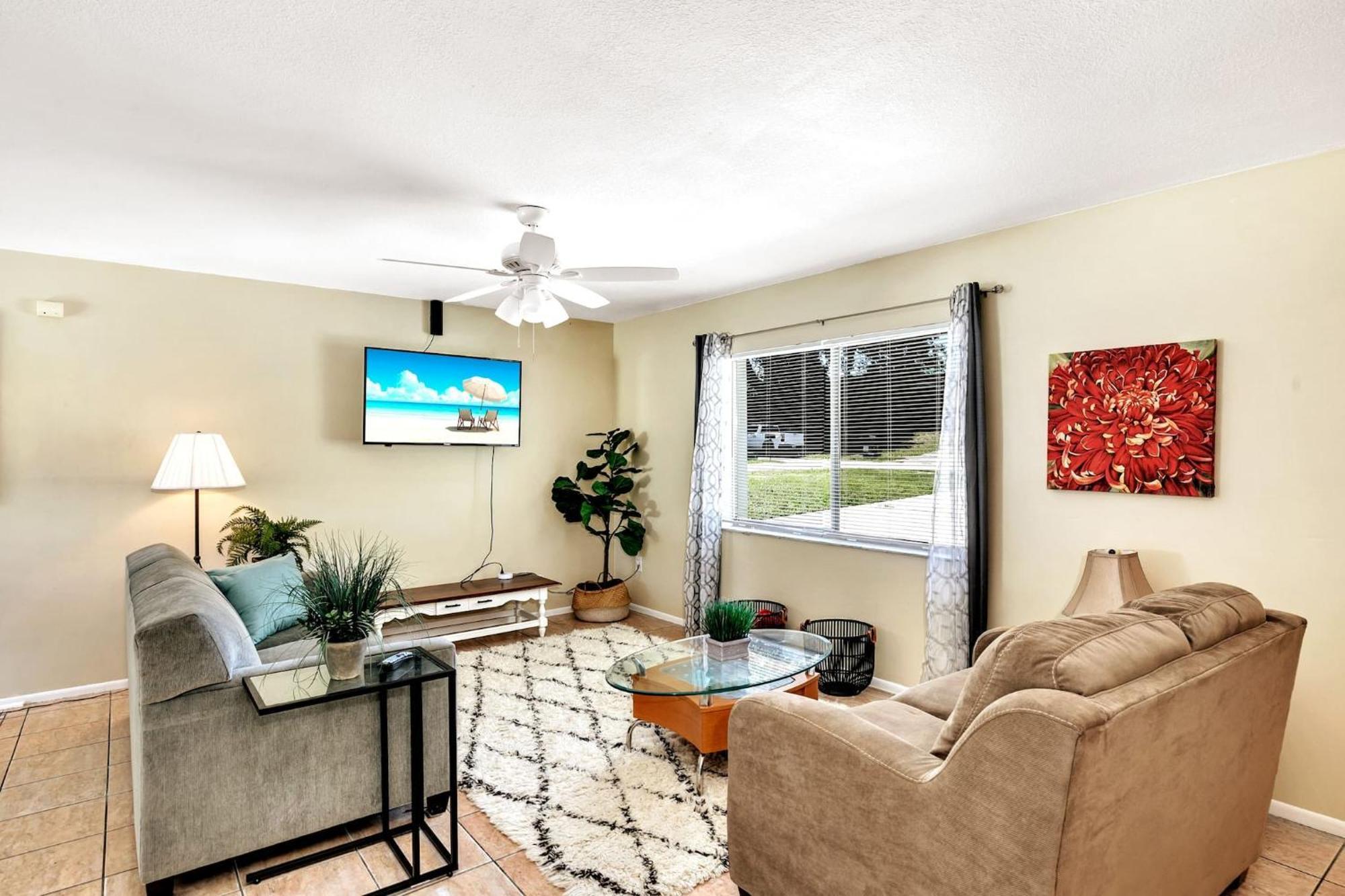 Cozy With Game Garage And Fenced Backyard * Orlando