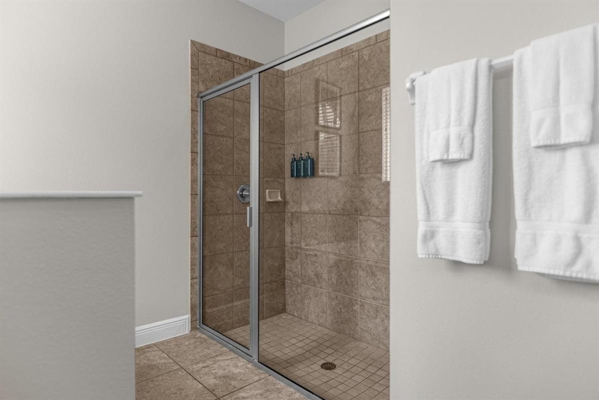 7739-9-gs-bedroom Theming And Modern Luxury Holiday home Orlando