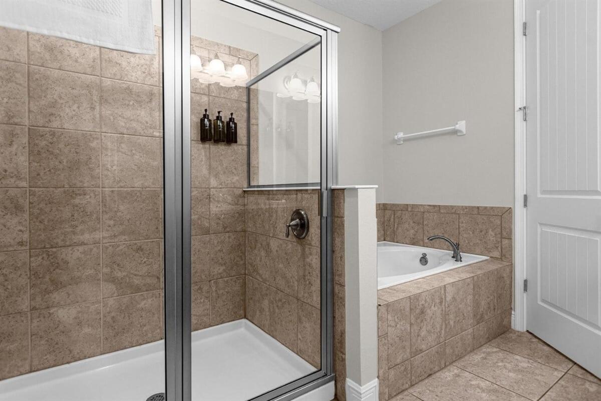 7739-9-gs-bedroom Theming And Modern Luxury Holiday home Orlando