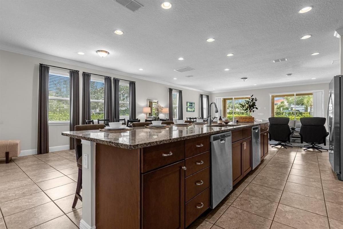 7739-9-gs-bedroom Theming And Modern Luxury Holiday home Orlando