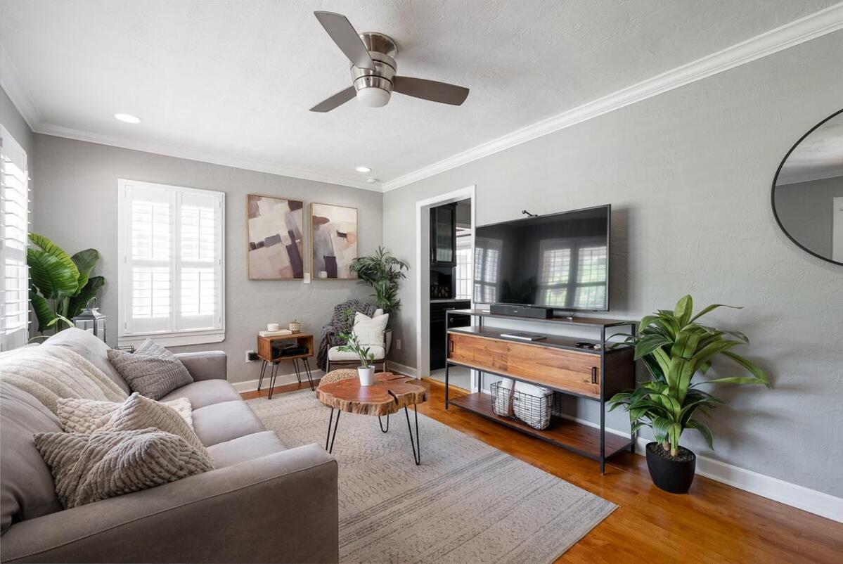 Charming 3br Near Dt With King Bed And Fire Pit Holiday home