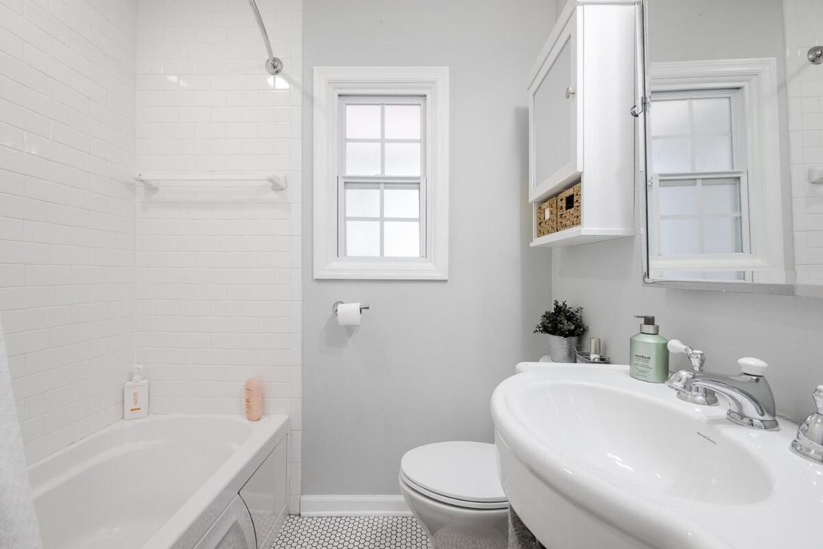 Charming 3br Near Dt With King Bed And Fire Pit Orlando