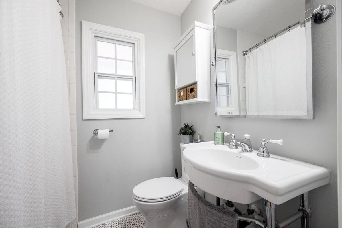 Charming 3br Near Dt With King Bed And Fire Pit * Orlando