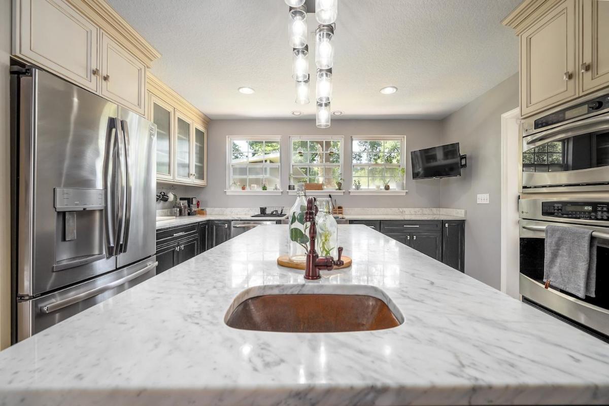 Charming 3br Near Dt With King Bed And Fire Pit *