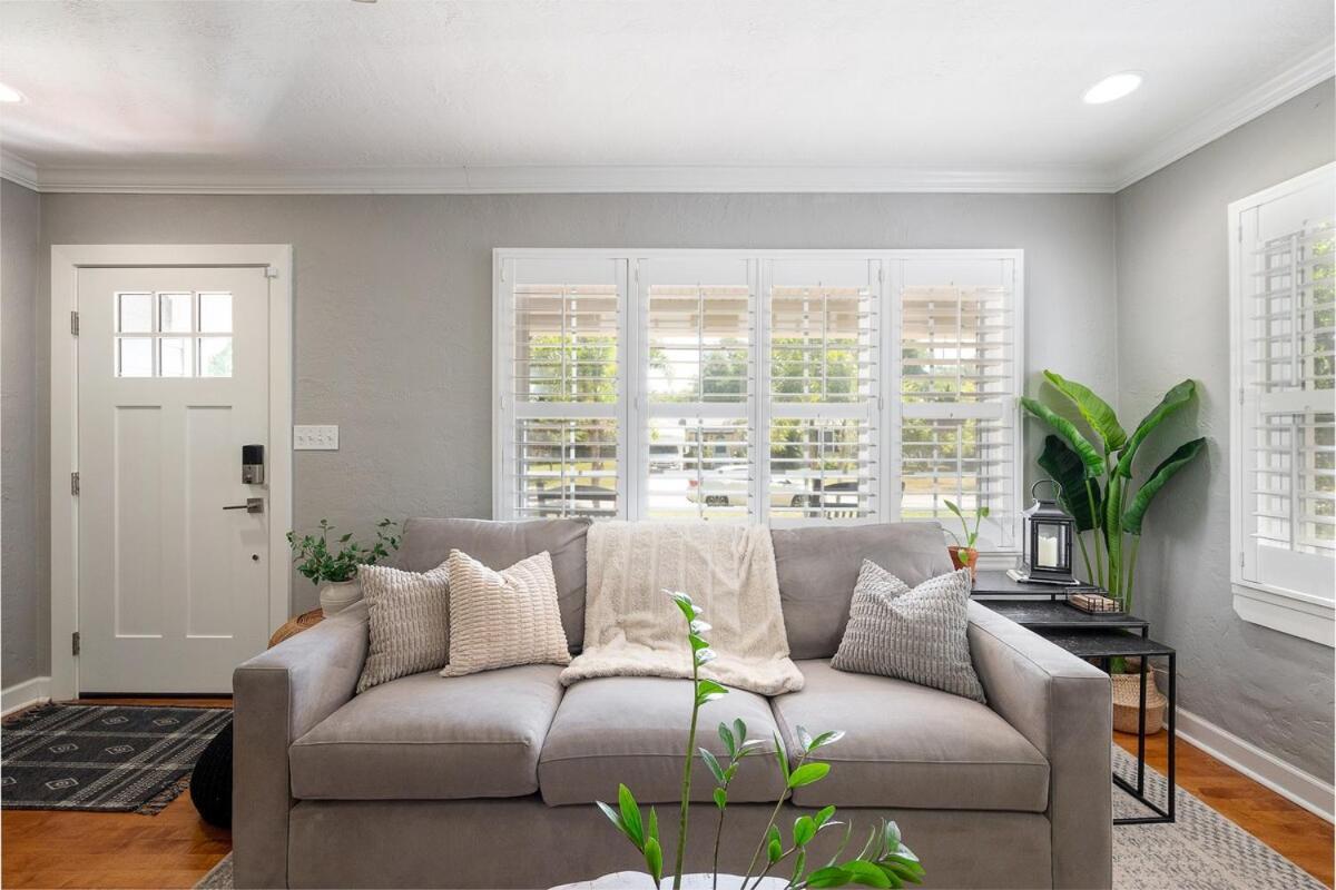 Charming 3br Near Dt With King Bed And Fire Pit