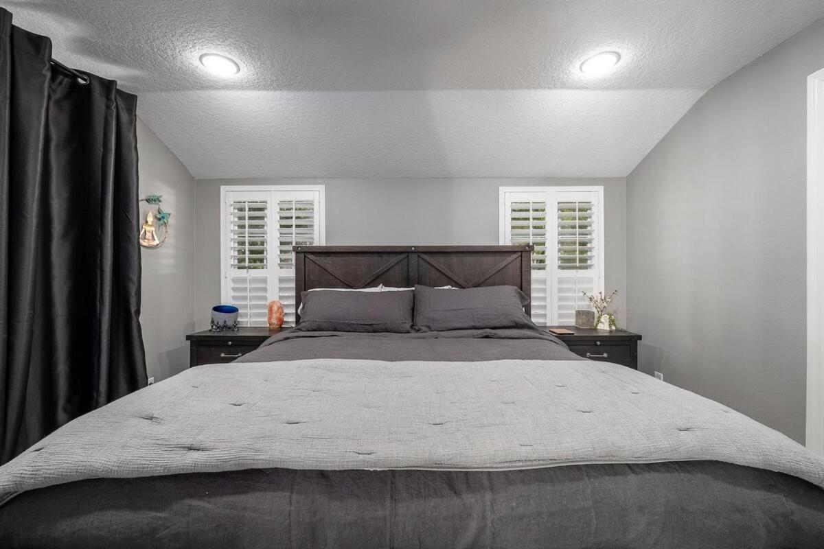 Charming 3br Near Dt With King Bed And Fire Pit Orlando