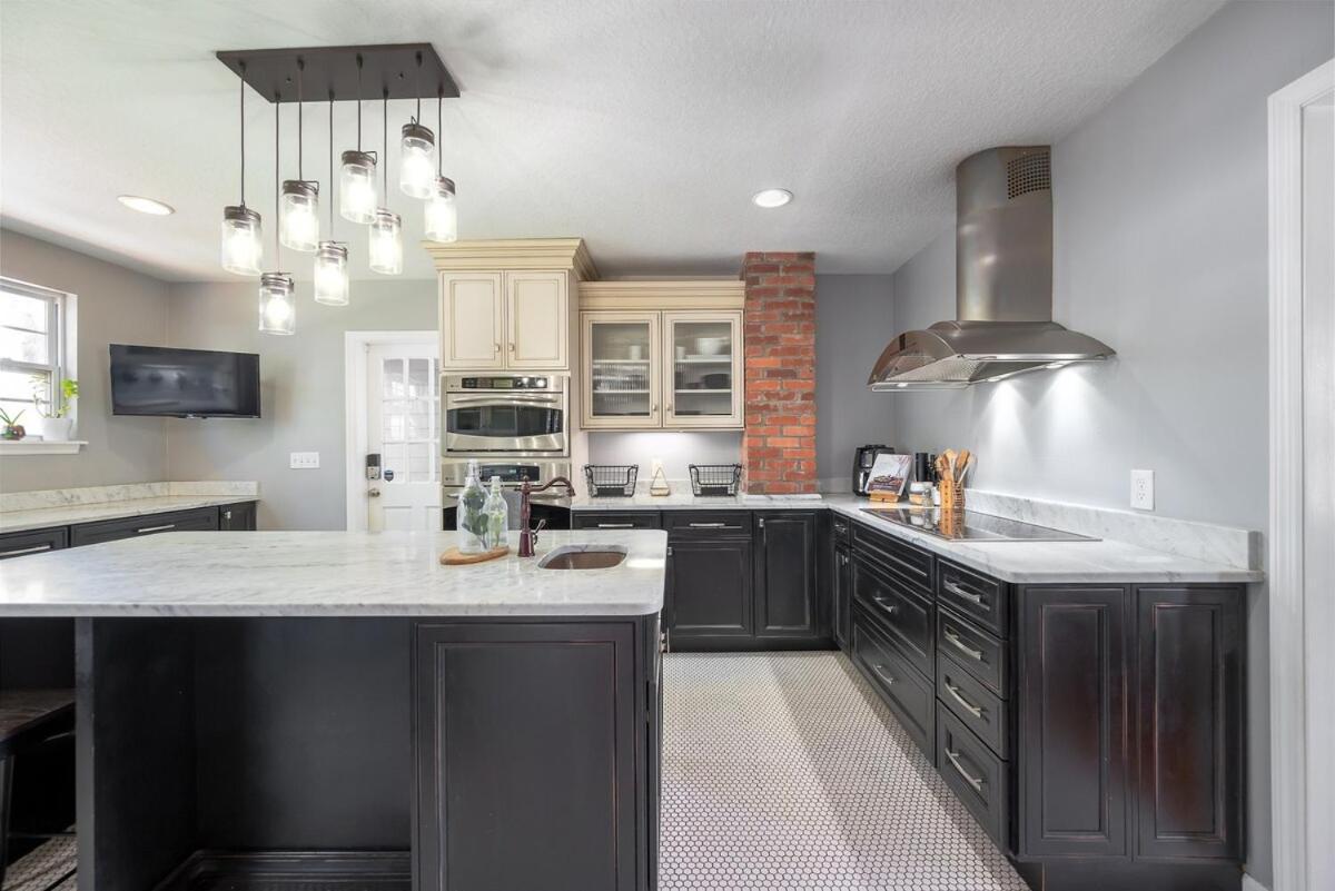Charming 3br Near Dt With King Bed And Fire Pit