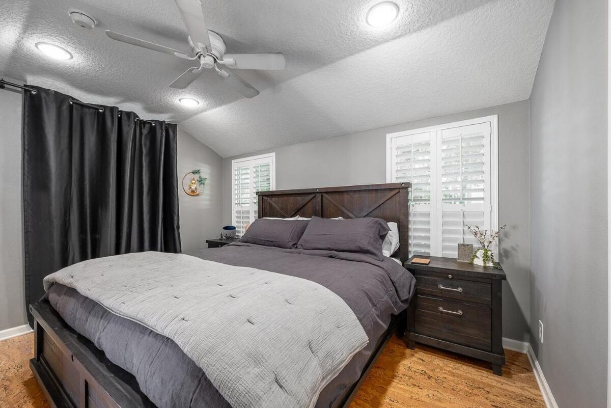 Charming 3br Near Dt With King Bed And Fire Pit Orlando