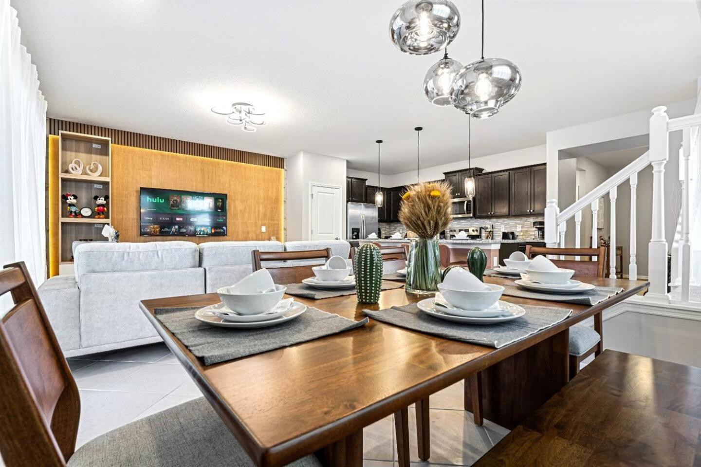 Stunning 5b45b, Heated Pool & Bbq