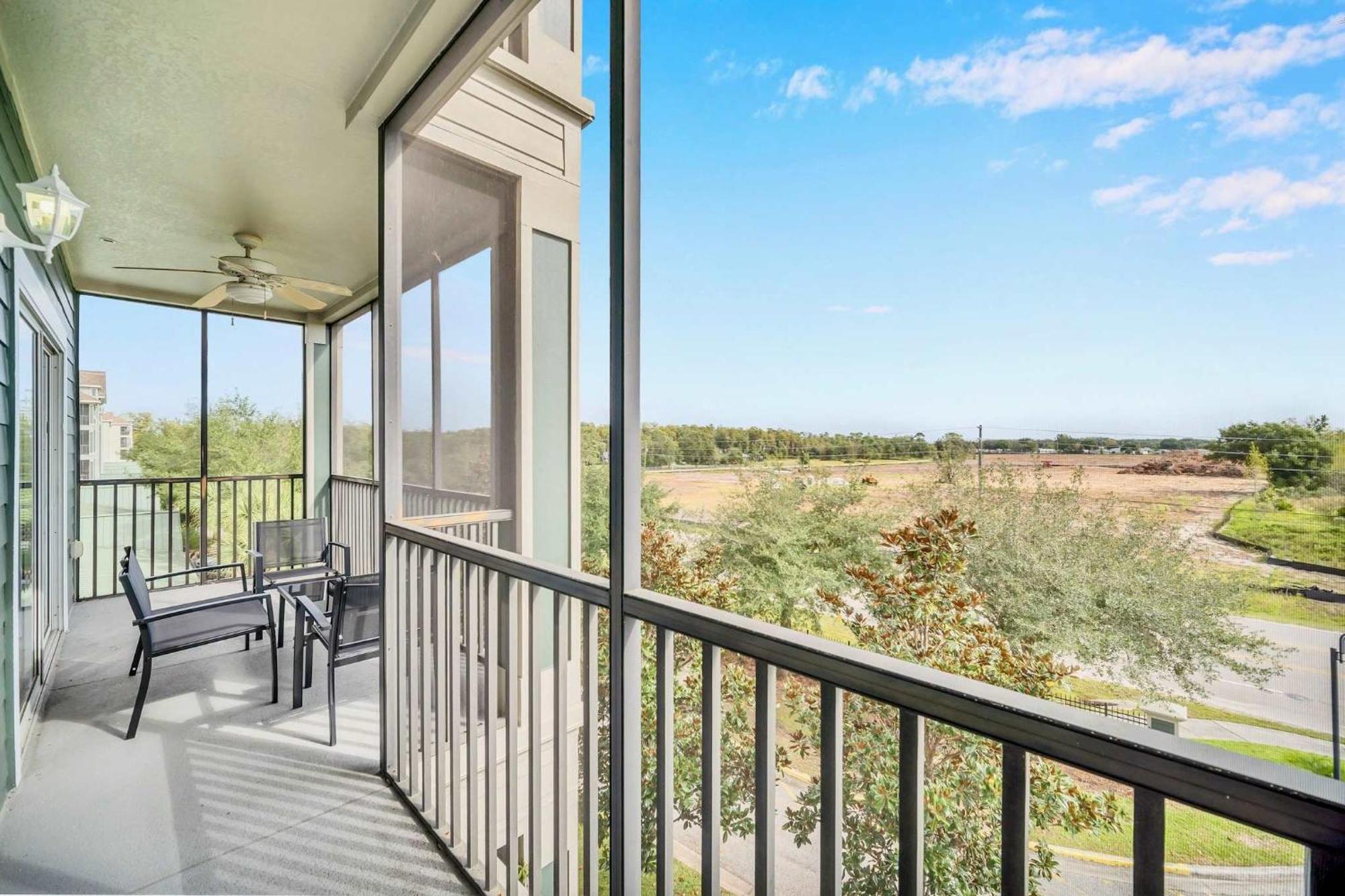 Spacious 2br W Pool & Hot Tub Near