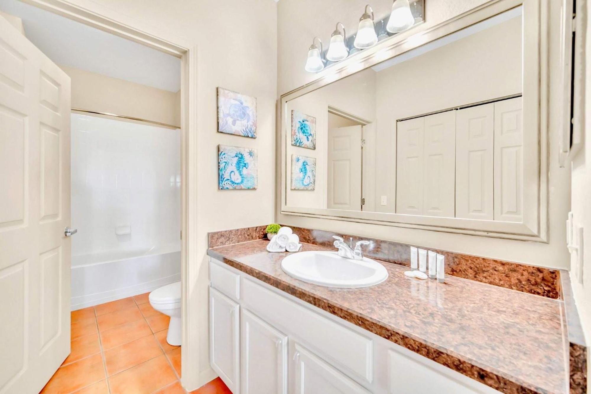 Modern 2br - Hot Tub And Pool - Near Holiday home