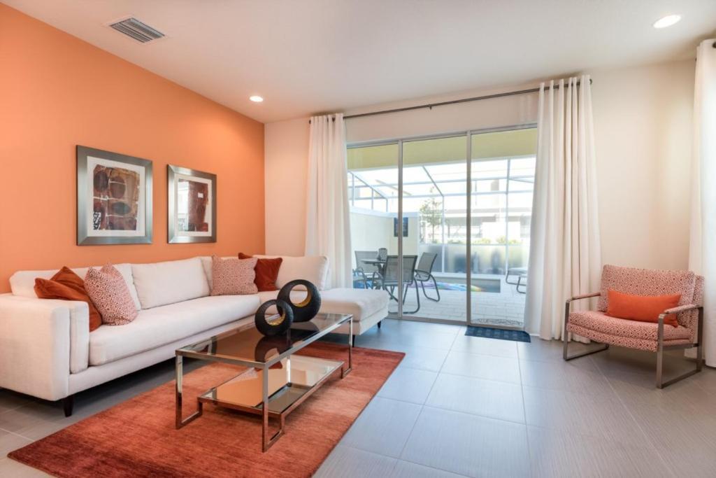 New Modern Near Orlando