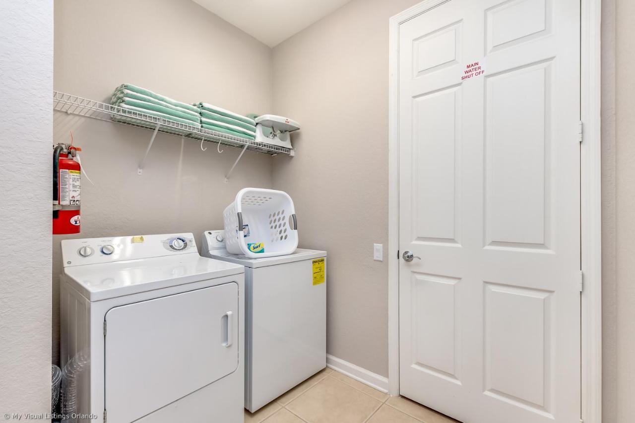 Deluxe Wlakeview, Minutes From Universal Apartment Orlando