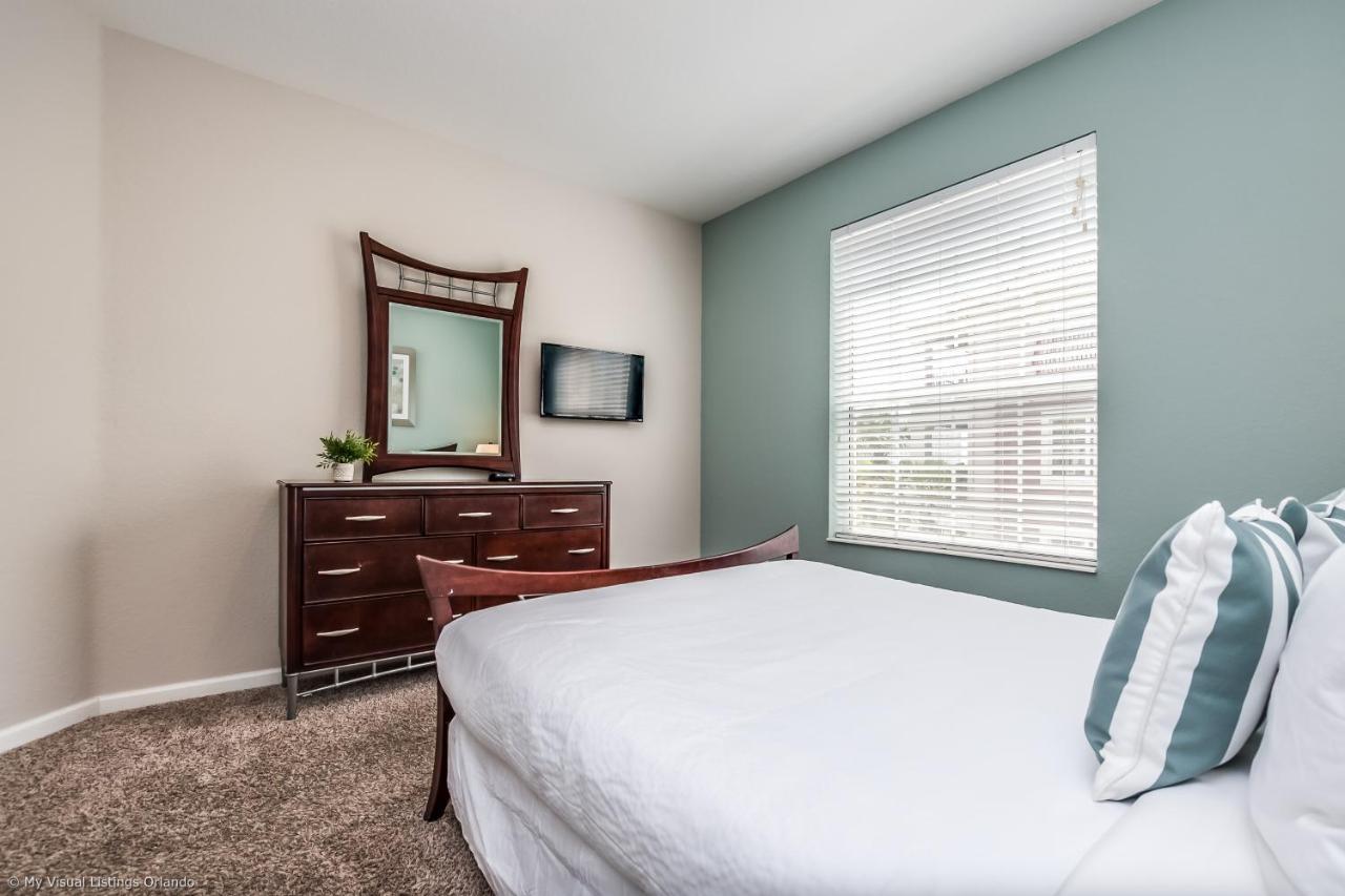 Deluxe Wlakeview, Minutes From Universal Apartment Orlando
