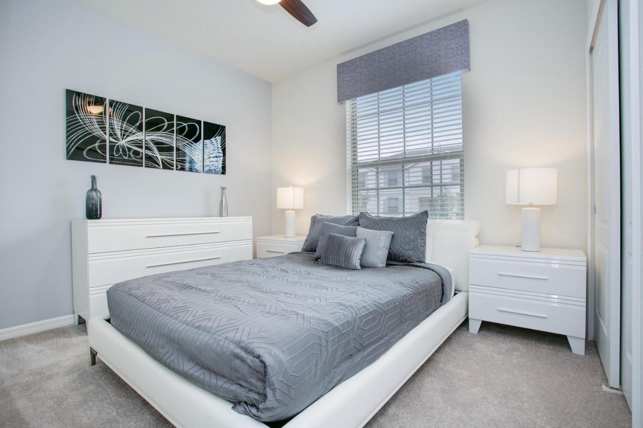 8923 Sydney Ave Villa *