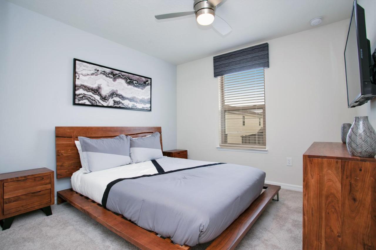 Villa 8923 Sydney Ave *