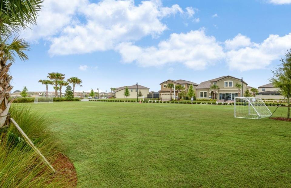 Villa 8923 Sydney Ave