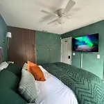 Entire 3 Bd Home With Murals And Parking By Downtown