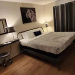 Beautiful 2-Bedroom Condo Near Universal And Other Orlando Attractions, King Bed & Wi-Fi