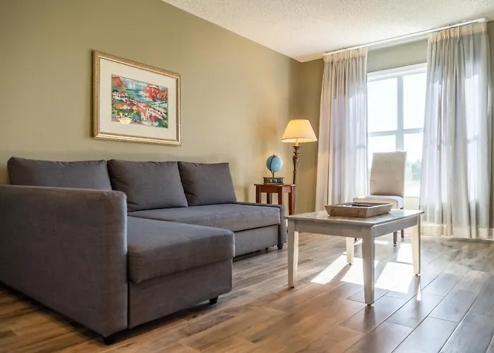 Double Bed Studio With Community Pool, Near All Famous Attractions!!