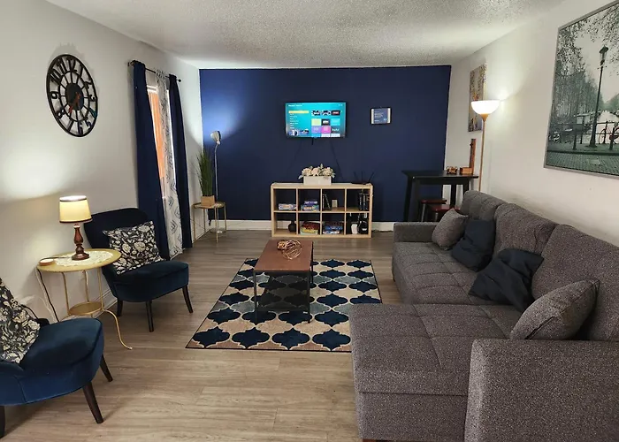 Beautiful 2-Bedroom Condo Near Universal And Other Orlando Attractions, King Bed & Wi-Fi