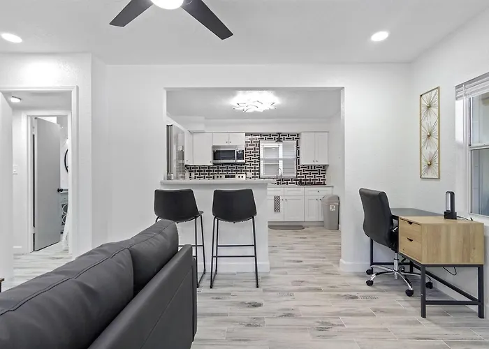 2Br Pool Escape Pet-Perfect, Kid-Approved
