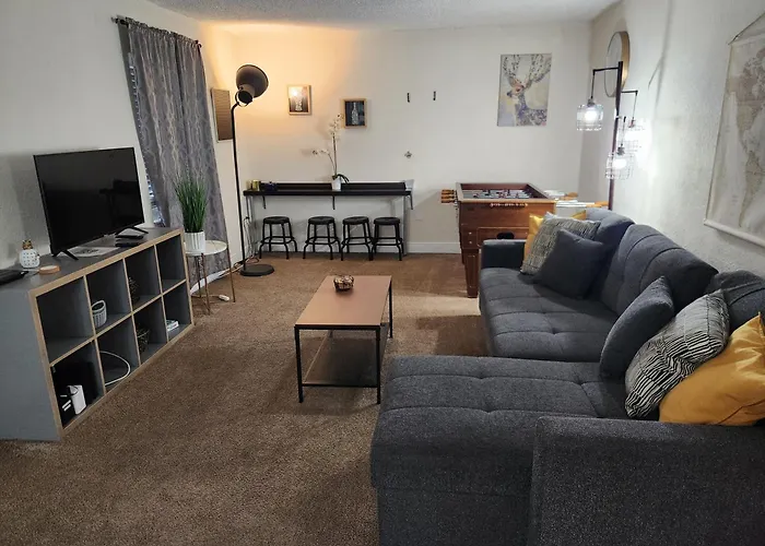 Beautiful 2-Bedroom Condo Near Universal And Other Orlando Attractions, King Bed & Wi-Fi