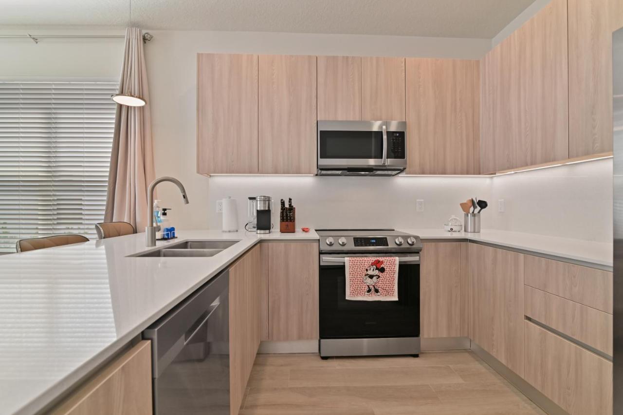 New Cozy & Spacious Townhouse Near - 4br, 3fb, And Pool Orlando