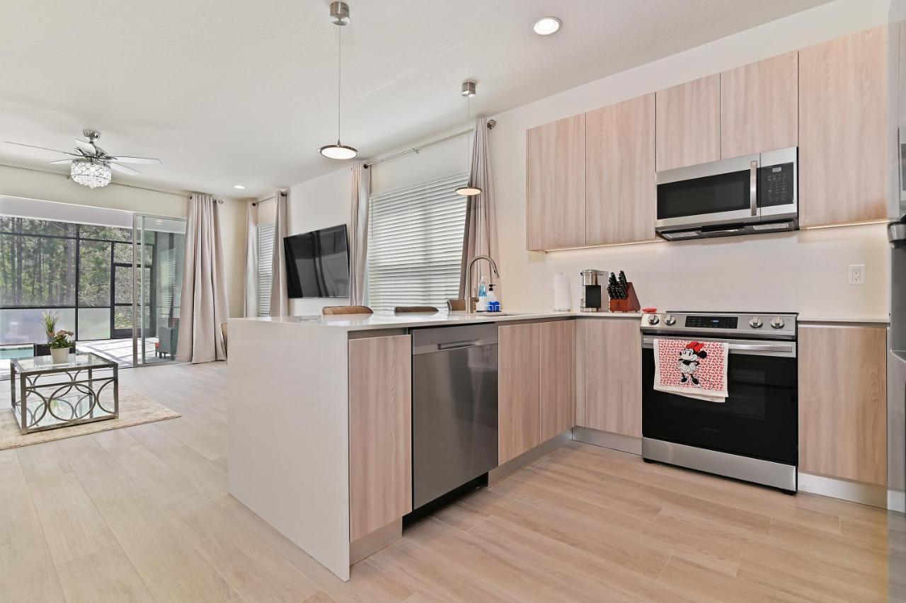 Holiday home New Cozy & Spacious Townhouse Near - 4br, 3fb, And Pool *