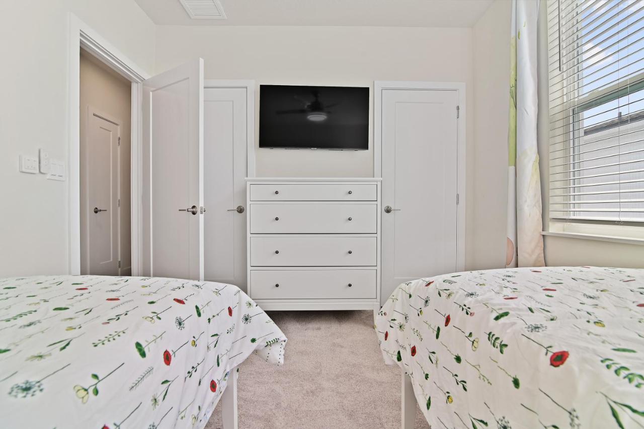 Holiday home New Cozy & Spacious Townhouse Near - 4br, 3fb, And Pool