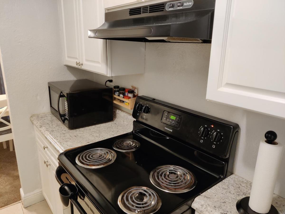 Beautiful 2-Bedroom Condo Near Universal And Other Orlando Attractions, King Bed & Wi-Fi