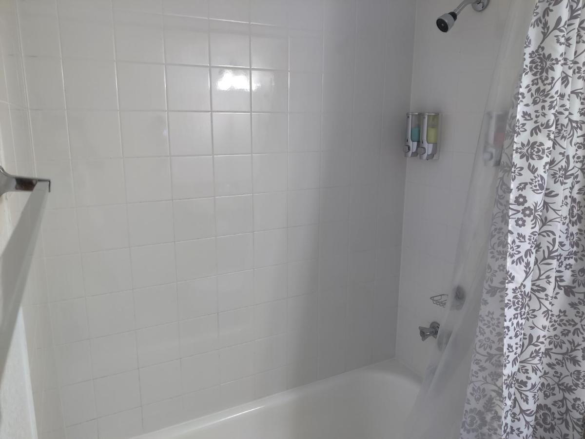 Beautiful 2-Bedroom Condo Near Universal And Other Orlando Attractions, King Bed & Wi-Fi