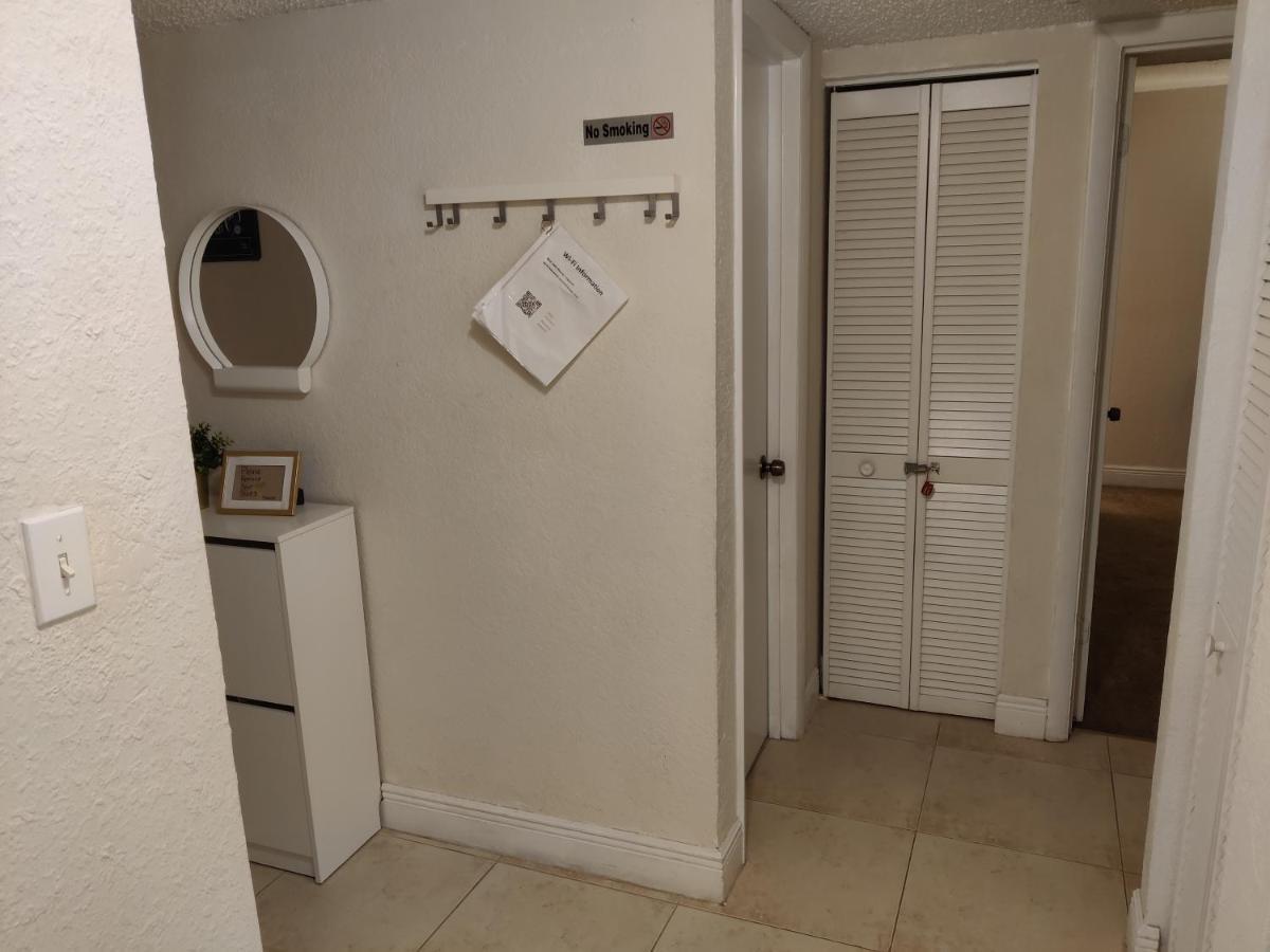 Beautiful 2-Bedroom Condo Near Universal And Other Orlando Attractions, King Bed & Wi-Fi Apartment
