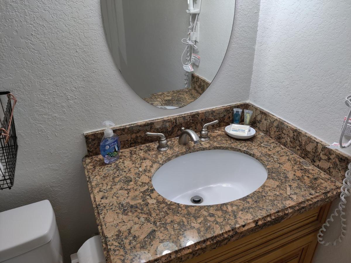 Beautiful 2-Bedroom Condo Near Universal And Other Orlando Attractions, King Bed & Wi-Fi * Orlando