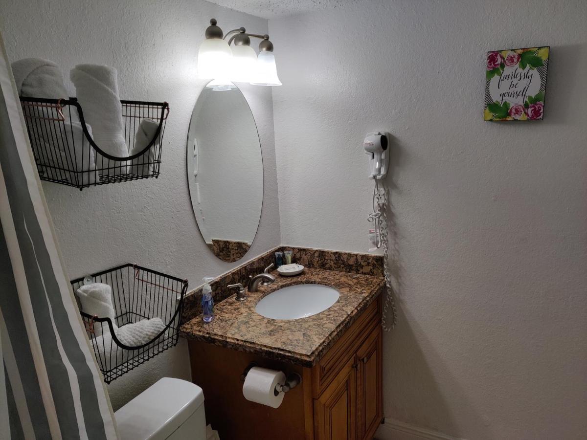 Beautiful 2-Bedroom Condo Near Universal And Other Orlando Attractions, King Bed & Wi-Fi