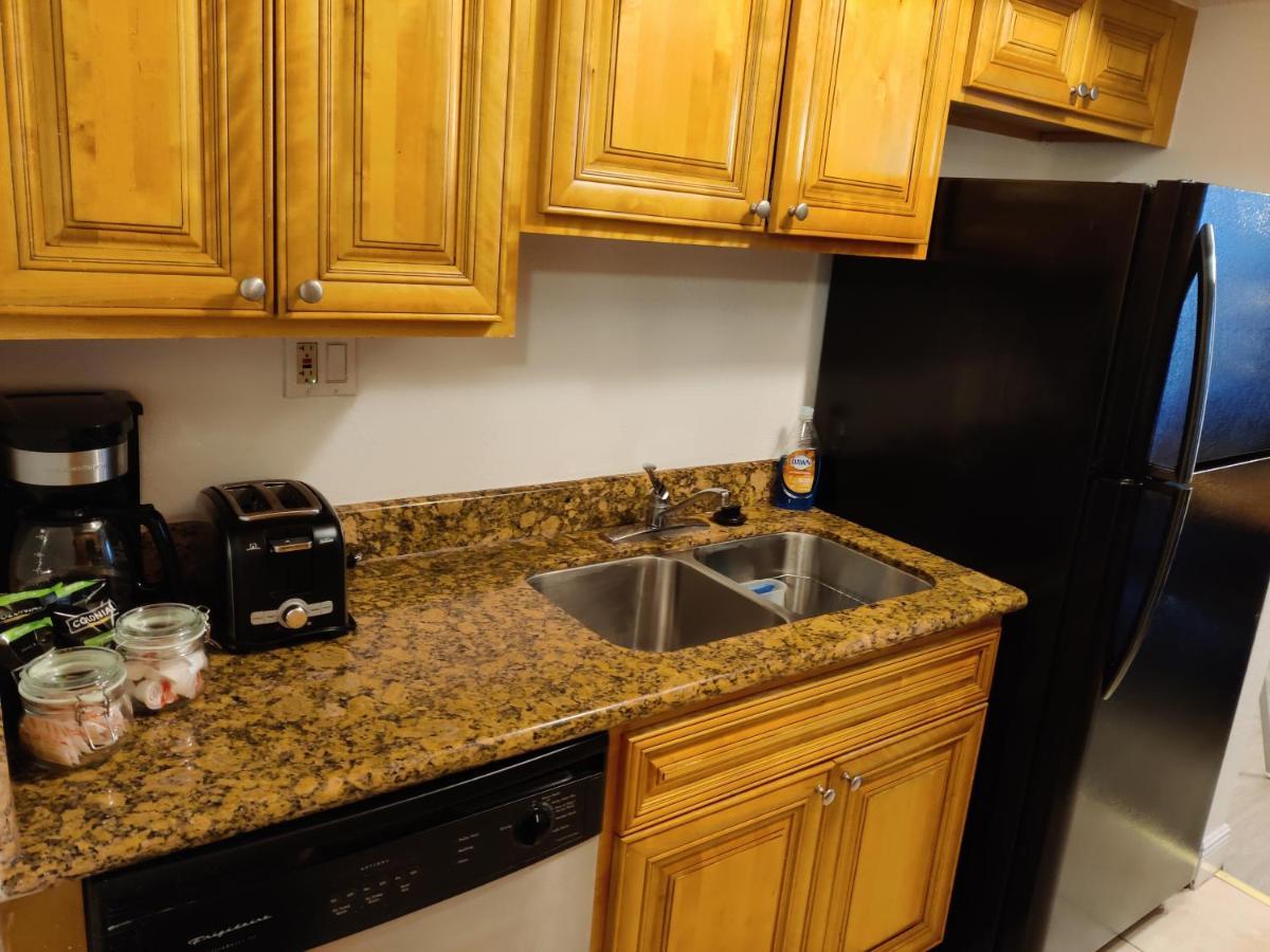 Beautiful 2-Bedroom Condo Near Universal And Other Orlando Attractions, King Bed & Wi-Fi Orlando