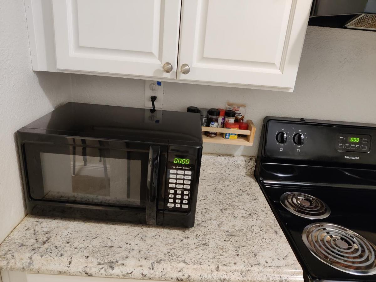 Beautiful 2-Bedroom Condo Near Universal And Other Orlando Attractions, King Bed & Wi-Fi Apartment *