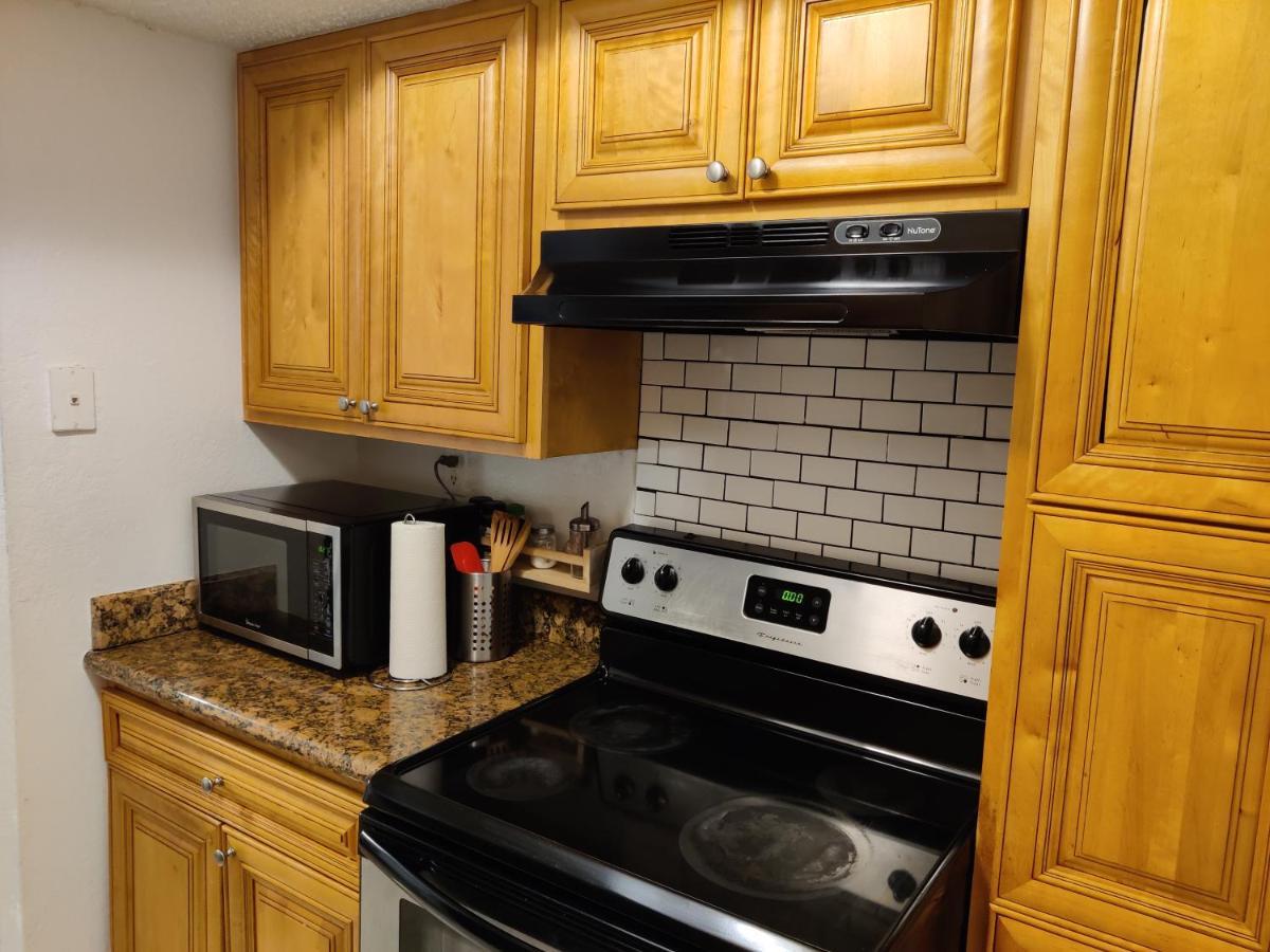 Beautiful 2-Bedroom Condo Near Universal And Other Orlando Attractions, King Bed & Wi-Fi