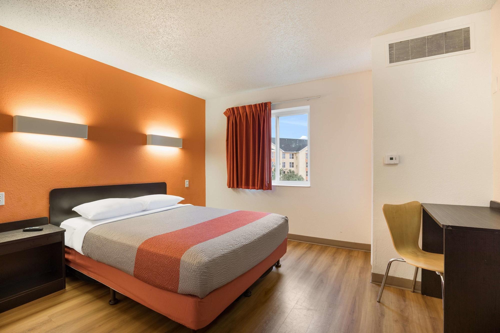 Hotel 6-orlando, Fl - International Dr Orlando