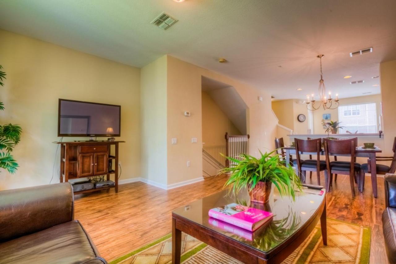 Gorgeous Townhome W Free Access