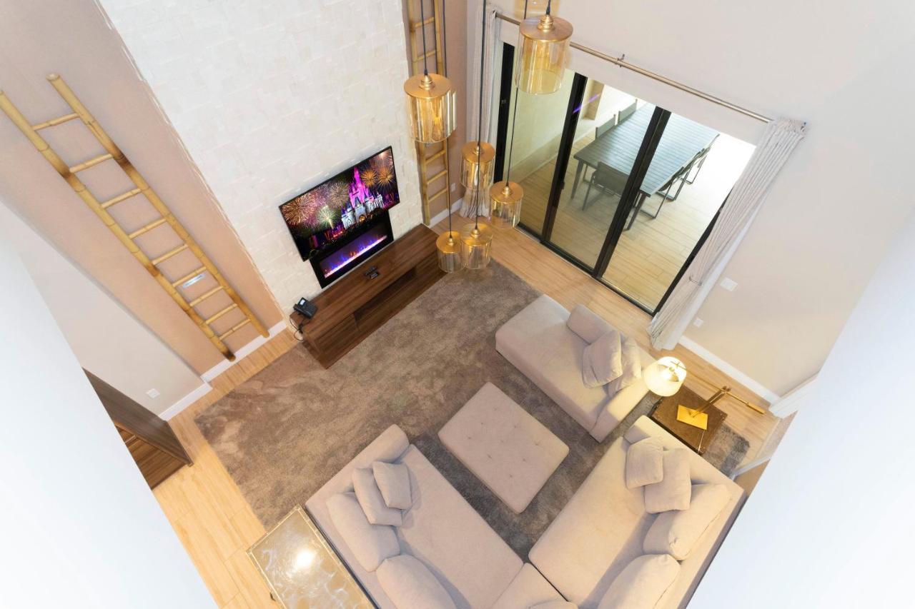 Stunning 4 Bd Close To @ Magic Village 7537 *