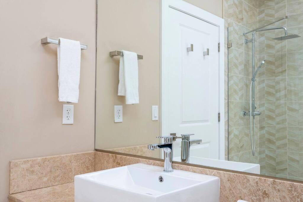 Modern And Luxury 4 Close To 7544 Holiday home *