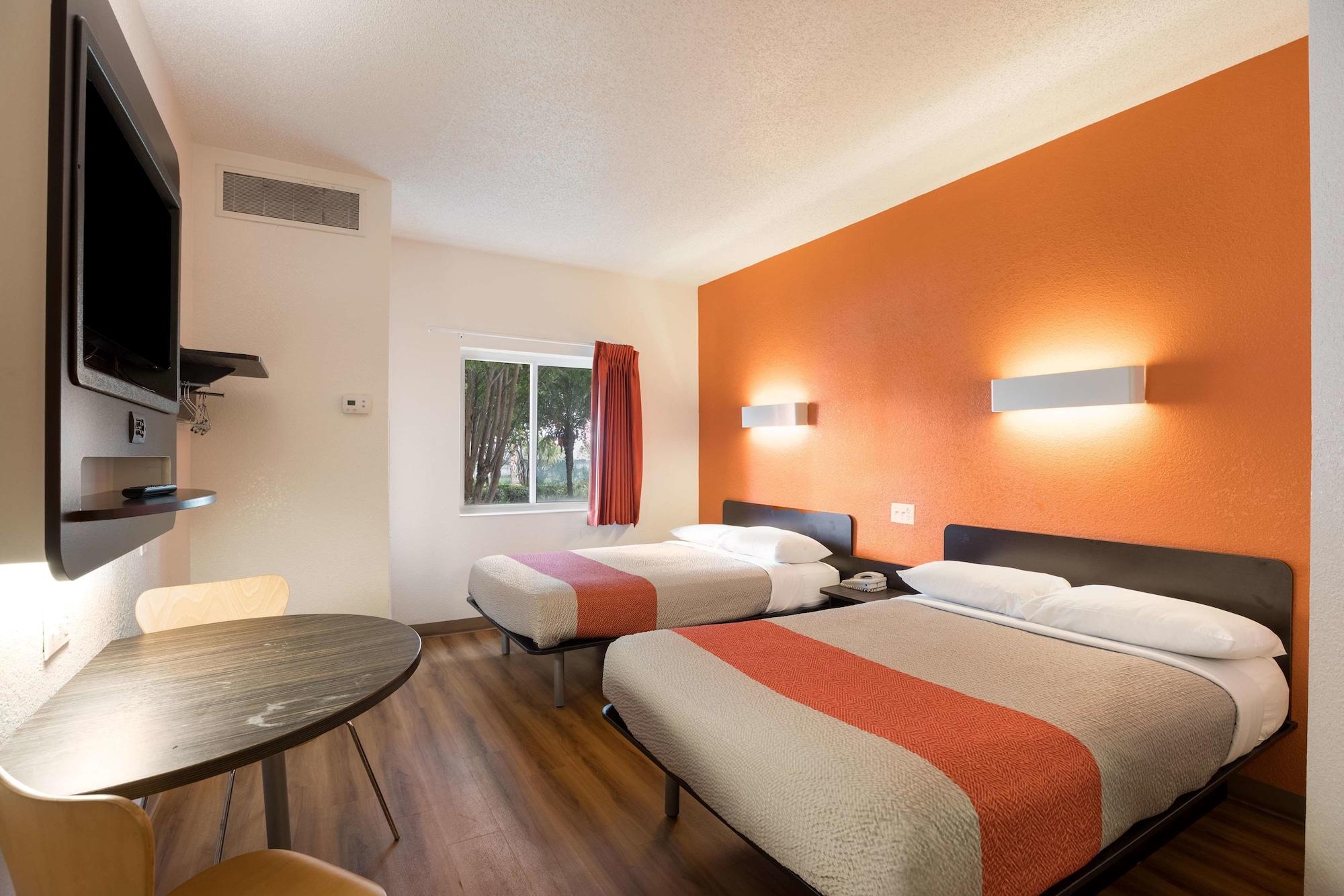 Hotel 6-orlando, Fl - International Dr Orlando
