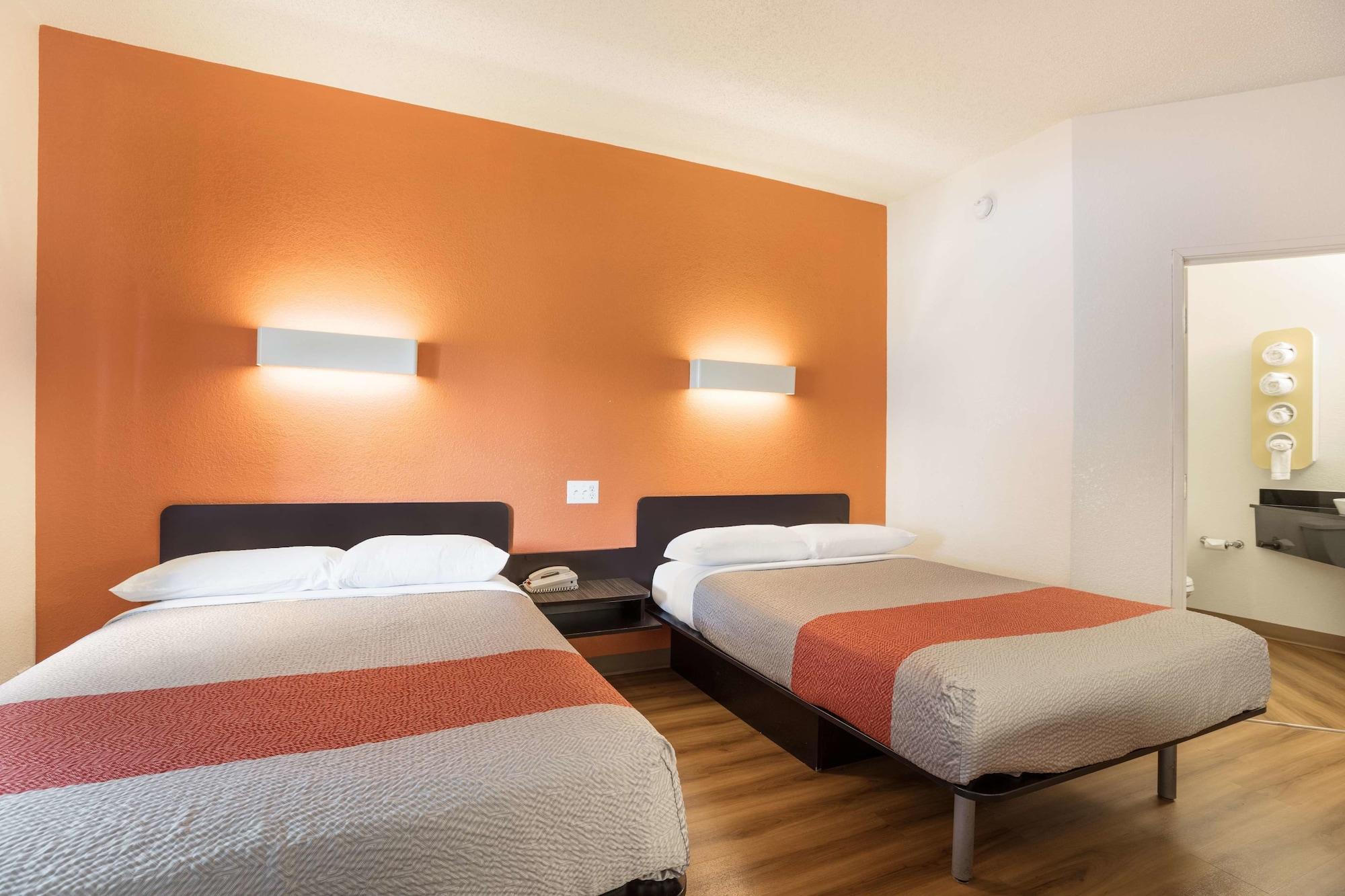 Hotel 6-orlando, Fl - International Dr 2*